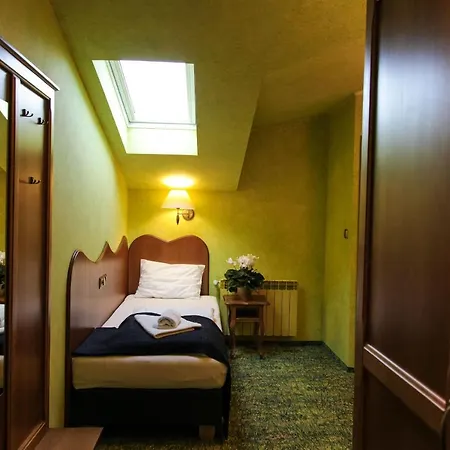 Ksiecia Jozefa Hotel 3*